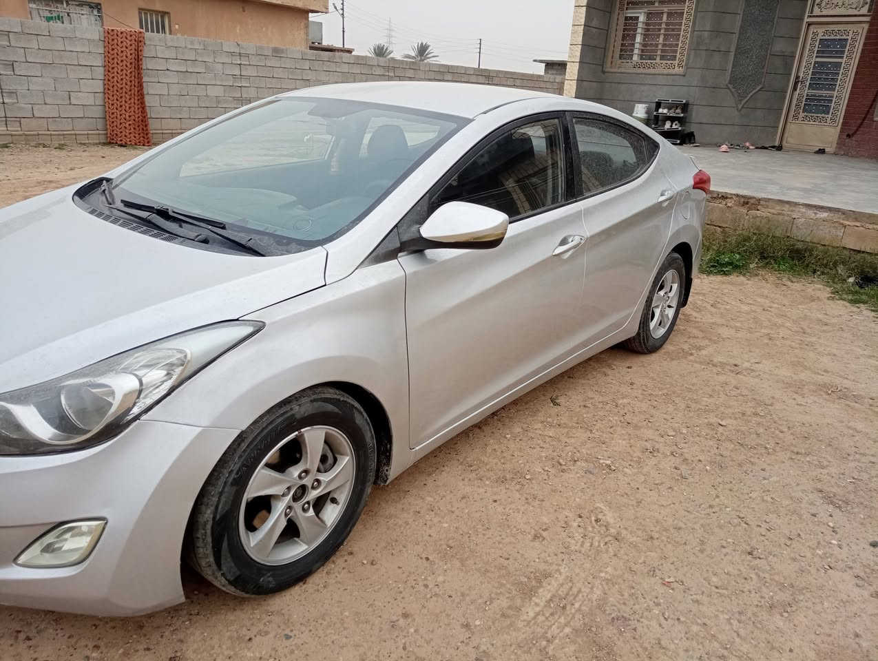 السلام عليكم افانتي موديل 2012للبيع ويرهم مراوس حسب القناعه رقم بغداد تحويل مباشر كير محرك شرط تخم ويل كب اصلي صبغ 4 قطع ونص شرط بدون دواخل بدون جلح السعر94وبيها مجال الاستفسار *********** أو خاص
