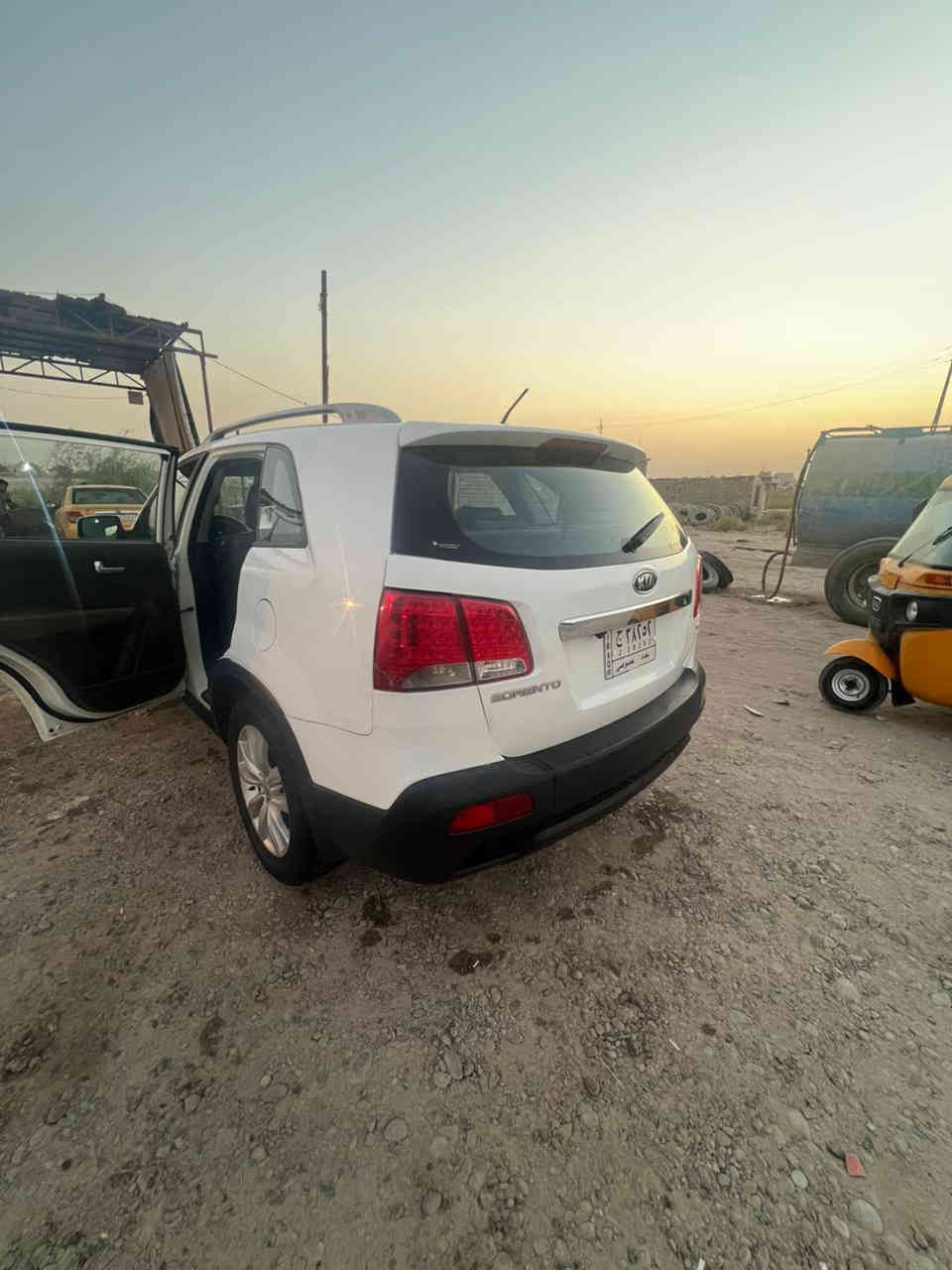 كيا سورنتو للبيع خليجي 
موديل 2012 
محرك 6سلندر 
7راكب 
3قطع تبريد
فتحه بانوراما
مرئ شفط
4*4دفع
زراك لايت 
كشنات جلد 
بيها صفحه اليسرى صبغ بدون معجون اثر بطش باقي كفاله عامه السعر 147$بيها مجال
واتساب ***********
مكاني بغداد التاجي 
***********
