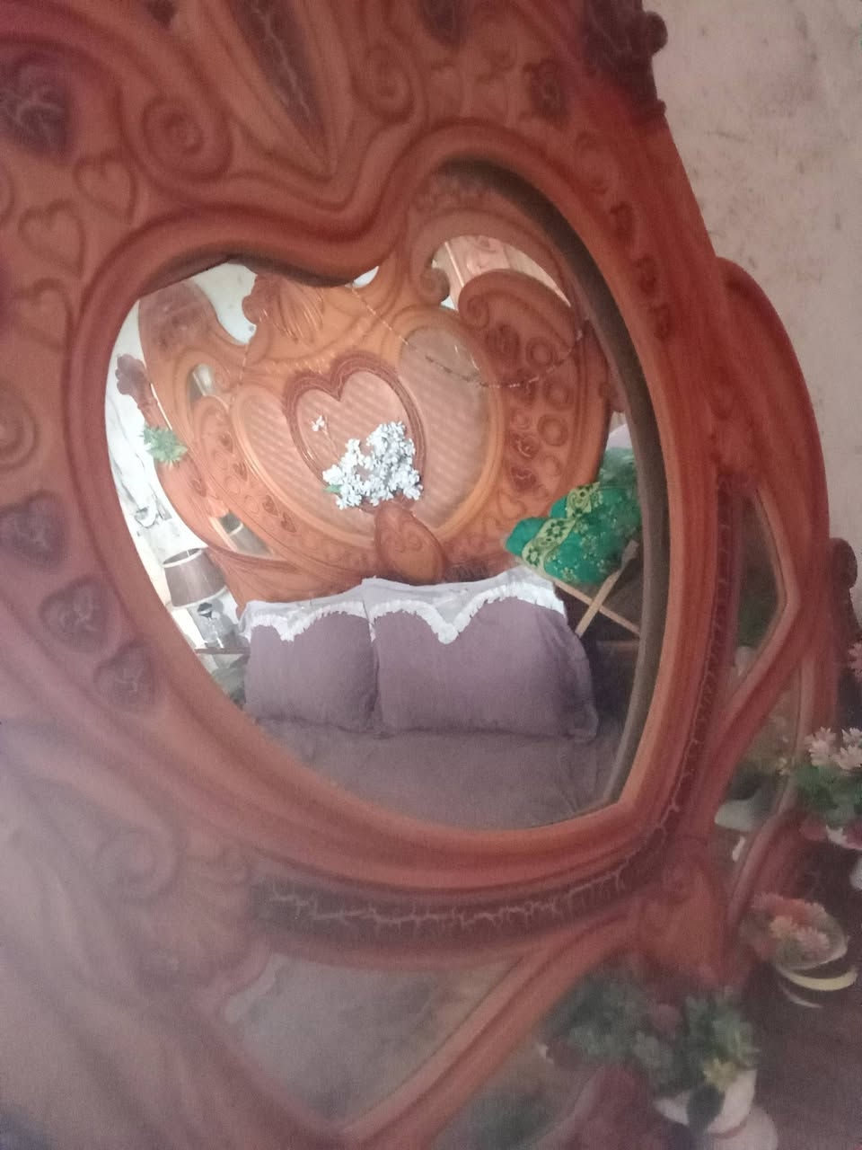 السلام عليكم ورحمه غرفه اخشاب للبيع كامله ***********
