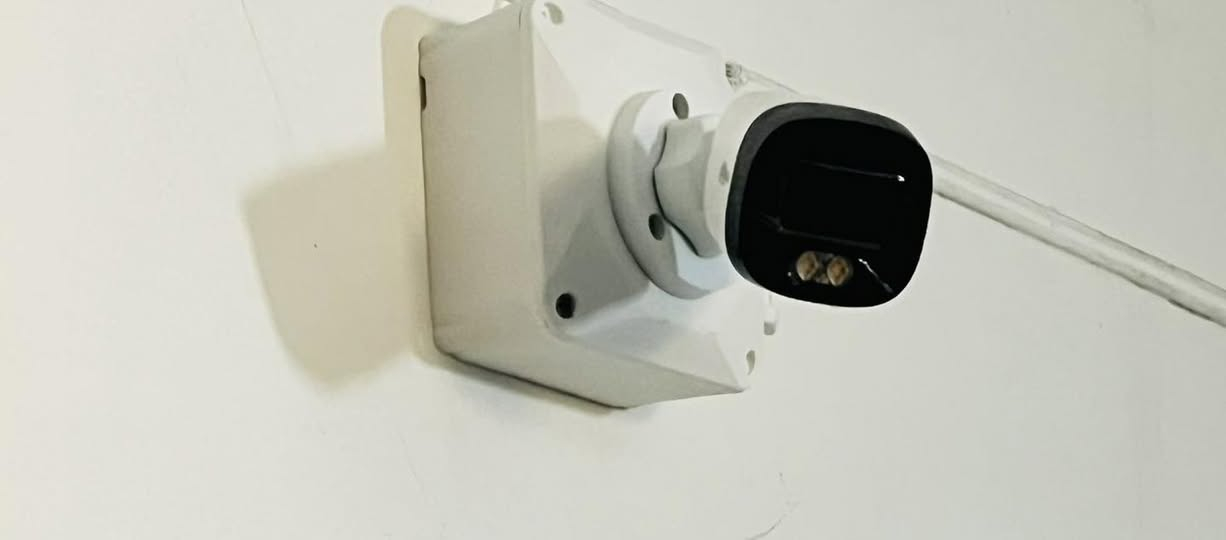 اختصر الزمن والجهد وتمتع بالجودة 
سلام عليكم 
تم تأمين محل احد زبائننا ب ٤ كاميرات من شركة دهوا 
دقة ٢ ميكا 
صوت وصوره 
ليلي الوان 
ضمان سنه استبدال 
# العنوان #
كربلاء/ طويريج/ شارع البلدية/ مجاور المستوصف الطبي 
# هاتف #
***********
***********
جملة- مفرد 
اسعار خاصة للمنصبين
