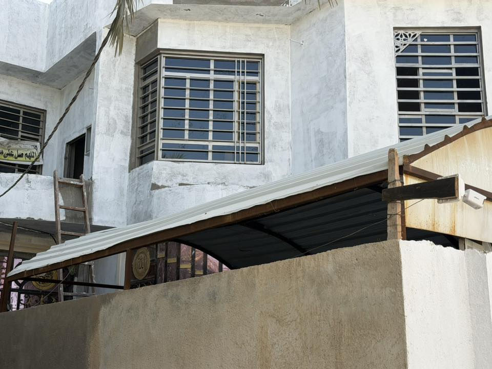 سقيفه للبيع الطول 6 متر والعرض 4 متر السعر خاص  راسل وانه أنطيك السعر خاص او الاتصال ***********
***********
أدمن وافق
