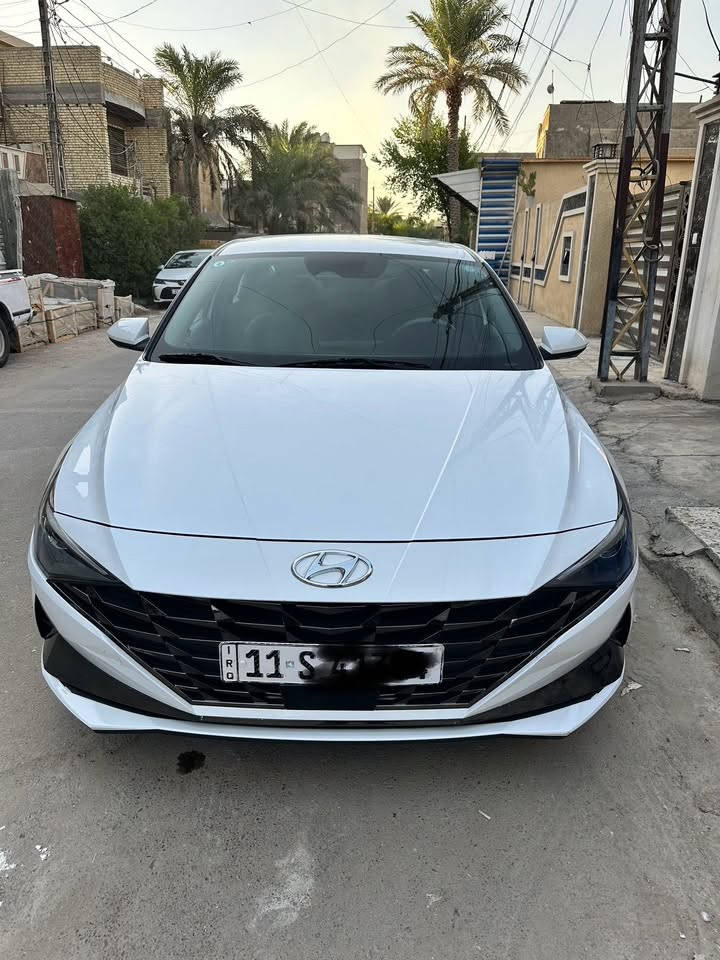السعر ١٥٠
مكاني بغداد حي اور 
                       ***********
 هيونداي النترا   ELANTRA 
 موديل ٢٠٢٢       
رقم بغداد دولي  نفاذ سنويه ٢٠٢٩
ماشية ٥٤ كم
   للون ابيض صدقي 
 السيارة حادثها جاملغ وبنيد بدون دواخل 
لدنهاري  LED 
انظمت ترحيب
حجم المحرك2000
الجنطه بصمه
تبريد ثلج 
المري قابلة للطي 
رادر بلمرايا 
تحكم مقود جهتان 
المودات
الاوامر الصوتية 
شاشة  حجم كبير
كاميرا دوارة 
٣ بصمات 
دشبول متصل 

‼️السيارة جاملغ ايمن صبغ فقط  ‼️
