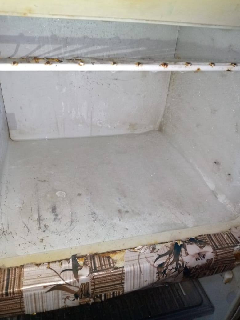 ثلاجه نظيفه شغاله 
***********
60 بياع مجال 
حي ميلاد
