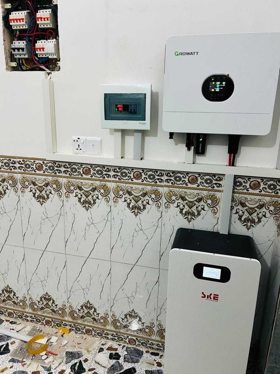 بفضل الله وبحمده قامت كوادر شركتنا (شركة المهندس للطاقة الشمسية) بنصب منظومة طاقة شمسية منزلية لأحد زبائن شركتنا
العرض الاقوى تحطيم الاسعار 🔥 🔥 🔥 🔥 🔥 🔥
العرض الاول 🔥 🔥 🔥
السعر : 4،750،000 نقدا
السعر : 6،000,000 قسط 
القسط الشهر 333 الف فقط
القدرة : 20 نهاري و 15 ليلي 
الألواح: 620 واط ضمان 15 سنة  عدد 8
البطارية: ليثيوم حجم 15 كيلو واط ضمان 5 سنة
الانڤيرتر :  حجم 6 كيلو مع واي فاي مدمج ضمان 2 سنة 
العرض الثاني 🔥 🔥 🔥
السعر :  3,3750,000 نقدا
السعر :5,000,000 قسط
القسط الشهري277 الف فقط
القدرة : 10 نهاري و 10 ليلي 
الألواح: 610 واط ضمان 15 سنة  عدد 5
البطارية: ليثيوم حجم 10 كيلو ضمان خمس سنوات
الانڤيرتر :  حجم 6 كيلو مع واي فاي مدمج ظمان 2 سنة
العرض الثالث 🔥 🔥 🔥
السعر : 3.350،000 نقدا
السعر : 4,250,000 قسط 
القسط الشهري 236 الف فقط
القدرة : 10 نهاري و 7 ليلي 
الألواح: 620 واط ضمان 15  سنة عدد5
البطارية: ليثيوم حجم 7 كيلو ضمان خمس سنوات
الانڤيرتر : حجم  4 كيلو ضمان 2 سنة 
العرض الرابع 🔥 🔥 🔥
السعر : 2،750،000 نقدا
السعر : 3,750,000 قسط
القسط الشهري 223 الف فقط
القدرة : 8 نهاري و 5 ليلي 
الألواح: 620 واط ضمان 15 سنة  عدد 4
البطارية: ليثيوم حجم 5 كيلو ضمان خمس سنوات
…………………………………………
المنظومات الحامضية  
العرض الاول  🔥🔥🔥
السعر: 2.800.000 نقدا 
السعر: 3.800.000 قسط 
القسط الشهري 223 الف فقط 
القدرة: 9نهاري و6 ليلي 
الالواح : 620 واط ضمان 15 سنة عدد 4 
البطارية: اوكايا 200امبير c10 عدد 2 ضمان 1 سنة 
الانڤيرتر : حجم 4.2KW ضمان 1 سنة 
العرض الثاني 🔥🔥🔥
السعر: 1.950.000 نقد 
السعر: 2.700.000 قسط 
القسط الشهري 166 الف فقط 
القدرة: 7 نهاري و 3 ليلي 
الالواح: 620 واط ضمان 15 سنة عدد 3 
البطارية : اوكايا 200 امبير c10 عدد 2 ضمان 1 سنة 
الانڤيرتر : 4.2KW ضمان 1 سنة 
 #شركة #المهندس #للطاقة #الشمسية 
كركوك - الحويجة - شارع المشاتل قرب جامع كامل الحاج صكر مجاور شركتي الدليان والصبحي للحج والعمرة  والعمرة***********
للحجز و الاستفسار
مدير شركة المهندس للطاقة الشمسية  
ربيع سامي الجبوري 
⁨ ***********
مهندس سعد 
***********
انور الفرحان 
مدير المبيعات 
***********
مهندس الصيانة 
عزيز الفرحان 
***********
 عمر الفرحان 
***********
