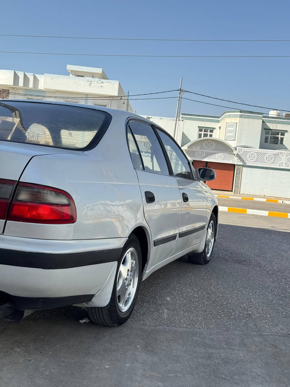 كرونه للبيع موديل 1998 مكفوله من الضربه والكص والنقل الجثه والصبغ بيه مكانات مكينه وكير جدد عالفحص حداديه جديده تخم تاير جديد تبريد شغال منضومه جديده ثلج كهربائيات كله شغاله رقم نجف سنويه مجدده لنهايه 2027 شرط المداور السياره جديده شرط احله من الصور 
المكان نجف 
السعر 57 وبيه مجال 
للاتصال ***********
او ***********
غير متواجد عالخاص
