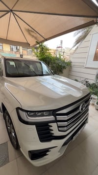 للبيع لاند كروزر 2024 vx لمتد بريم ماشيه17الف السياره فول مواصفات معرو...