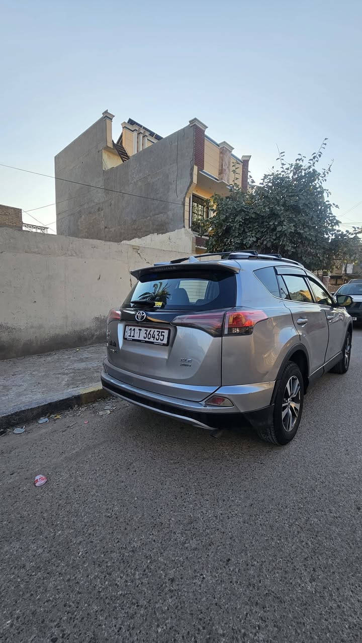 راف فور ٢٠١٨ فئة XLE وارد أمريكي حادثها مثل ما موضح بالصورة وبيها حادث بالعراق باب وجاملغ السايق صبغ والباب الخلفي صفحة السكن والباب الخلفي بيه شوي صبغ 
مواصفاتها رادار و مثبت سرعة . بصمه . فتحة سقف . تحكم ستيرن. 
المكينه نظيفة ومكفولة والكير مفتوح لتبديل الفلتر 
تبريد وكهربائيات وصدر كلهن فول ١٠٠% 
السياره مثل ما موضح نظافتها 
السياره ماشية ٢٥٠ الف كيلو 
السعر ١٤٥ وبيها مجال
مكاني بغداد ورقمي ***********
