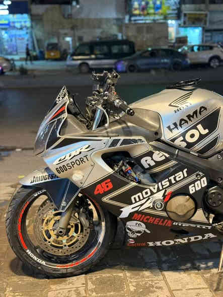 ‎هوندا F4i مكينة 600 موديل 2004 بدون رقم بدون اوراق اكفلها الك من السرقة دراجة حلوة عليها كزوز بروكس فول طرب الصوت مكينة مكفولة من الفتح كير كلجات خير من الله نظافة الكشر 50 بالمية مستعجل على بيعتها عندي ظرف سعرها 23 ورقة وبيها مجال مكاني مدينة او البلديات 
***********

‎ملاحظة الدراجة بيها راديتر يراد يتبدل وسعرة معروف ميكلف انزلة الك من السعر
