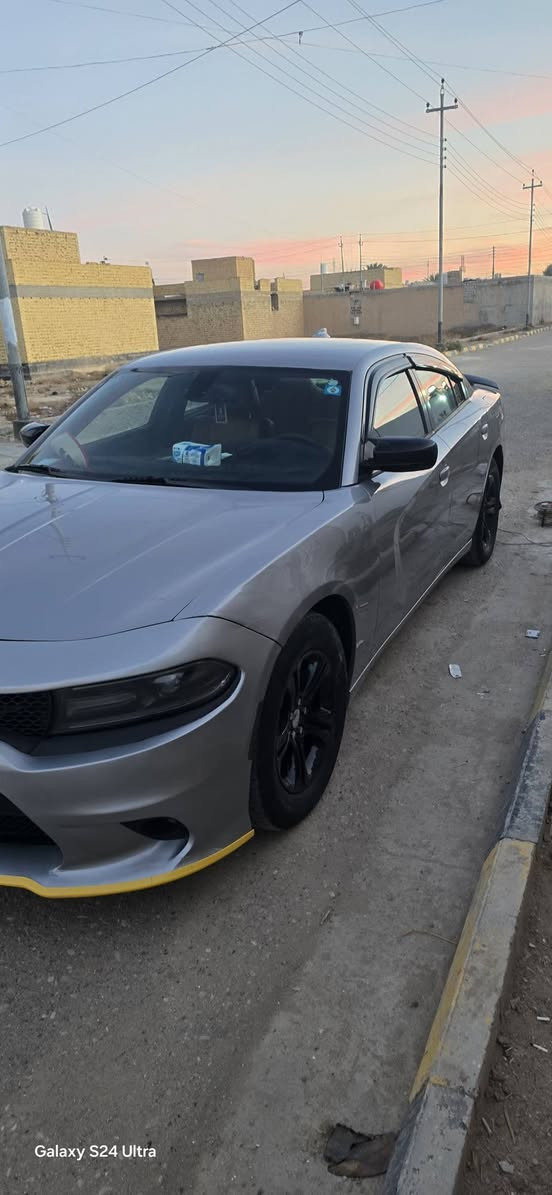 السلام عليكم
جارجر 2016sxt

السيارة داخلة كلين كفاله عدا بيها باب صبغ بسبب شخط وبارد بالجاملغ الأمامي وقليل بالجنطه كلهن بالعراق .
السيارة فول عدا الفتحه .رقمها بغداد باسمي 
 السعر 175وبيها مجال 
المكان . ميسان 
واتساب واتصال ***********
