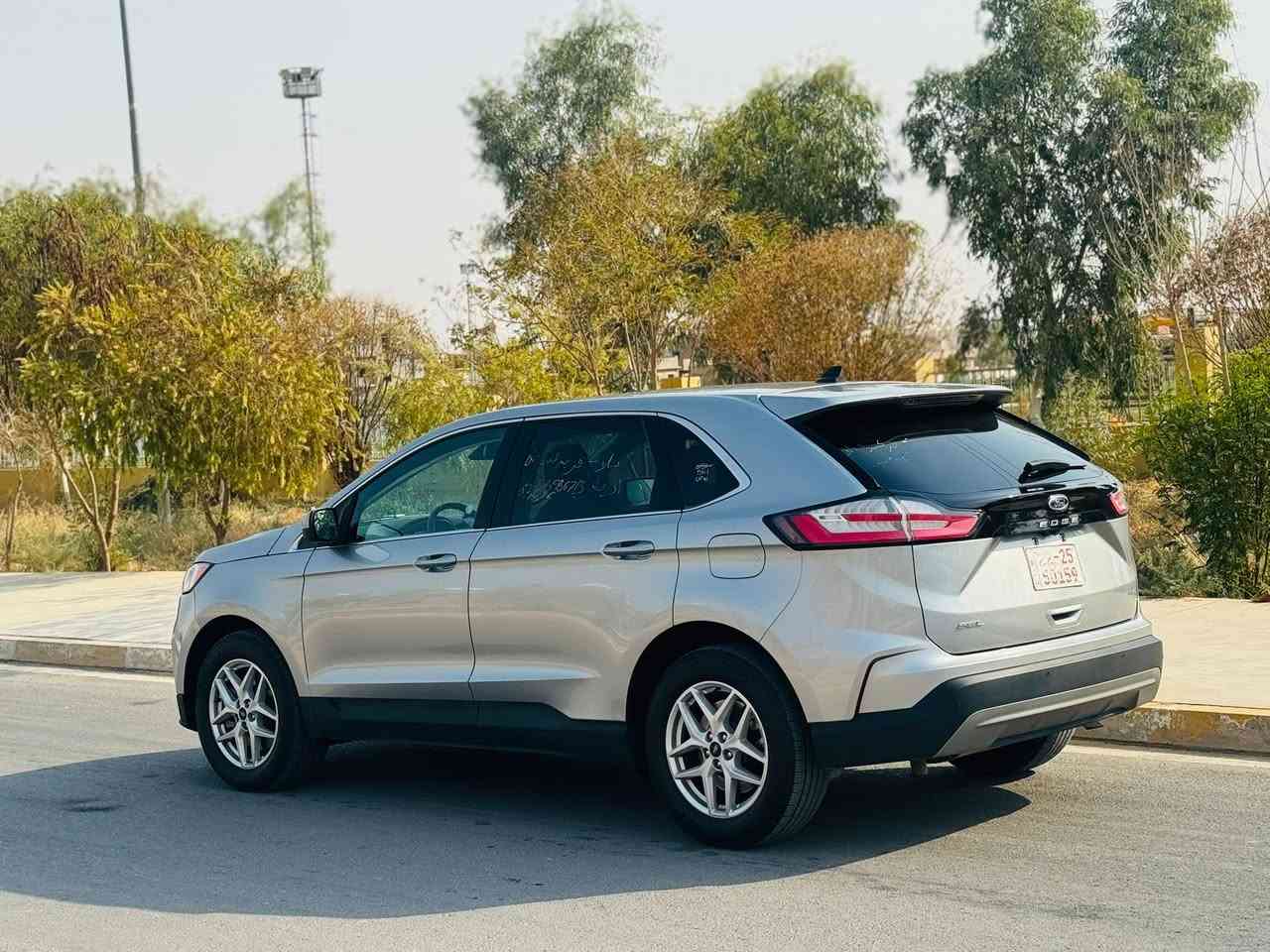 🚘 فورد إيدج | 2024 SEL رقم أربيل 🚘
• محرك 2.0 Turbo 🚀
 • نظام دفع AWD دبل أُكسل
 • ماشية 29000 ميل

📍 الموقع: أربيل – عنكاوا / شارع المشاتل
🛻 أيضًا تتوفر في: موصل – بعشيقة

✨ المواصفات الداخلية:
• تشغيل بصمة
• شاشة كبيرة + كاميرا خلفية
• كير ماوس + بريك بصمة
• شحن وايرلس
• كشنات جلد كهربائية + هيتر
• ستيرن هيتر
• تبريد لمس + تبريد مركزي

 أنظمة الأمان والرادار:
• نقطة عمياء
• تحديد سرعة + تحديد مسار
• رادار أمامي + جانبي + خلفي
• حساسات جانبية + خلفية

• لايتات LED + عدسات زينون بلادي
• بروجكتر لِد زينون
• بك لايتات LED بلادي

ضررها فقط دعامية وطلع بيها ثلاث قطع صبغ أمريكي جهة اليمين

💰 السعر: 189

📞 للاستفسار والواتساب:

***********

***********

***********
