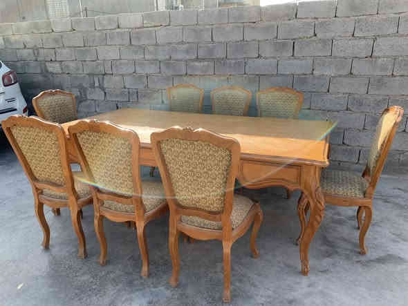 السلام عليكم ورحمة الله وبركاته عندي ميز طعام خشب بورمي ٨ كراسي وبدون أي ضرر   *********** /***********
