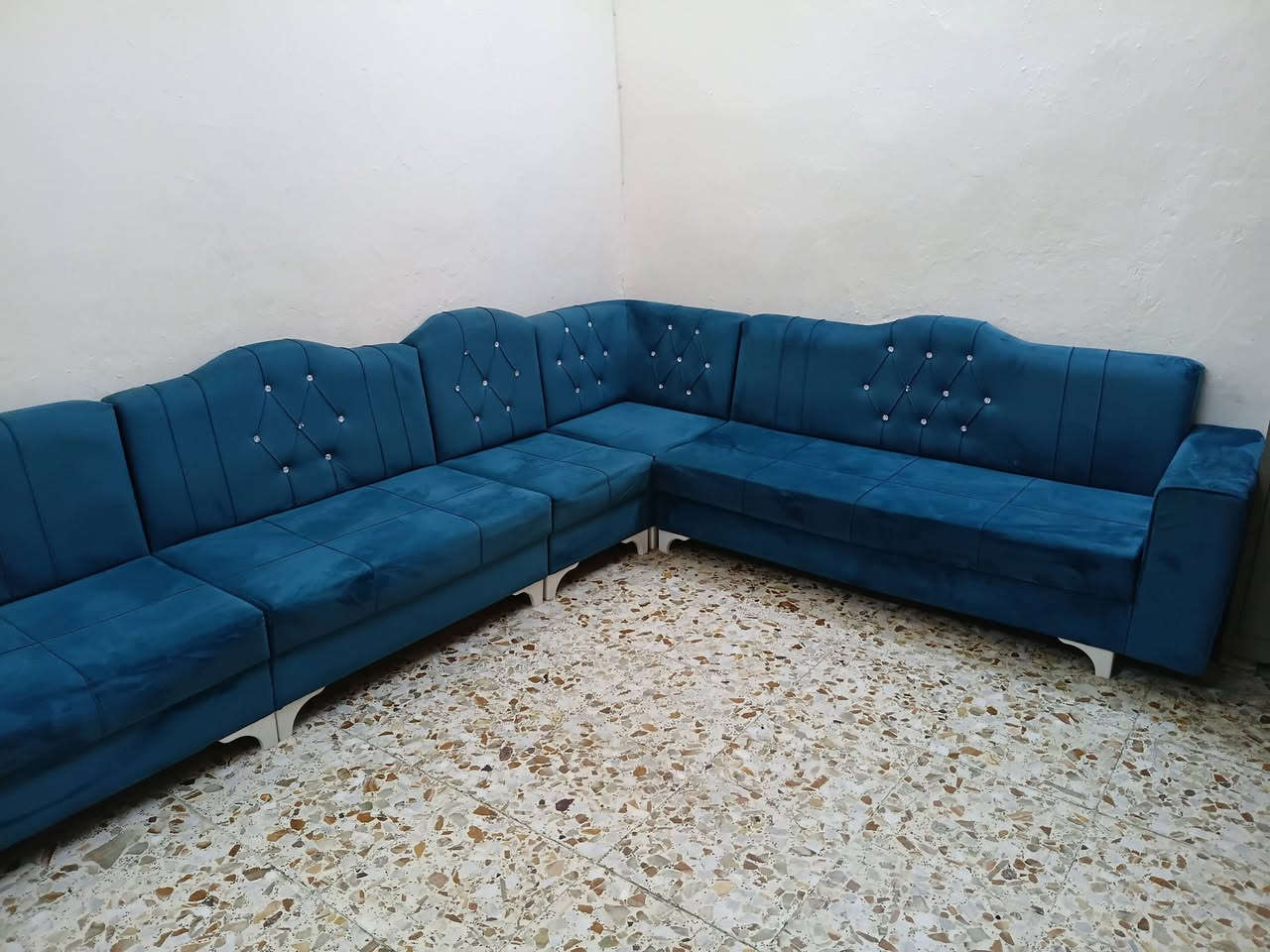 ديوان عشر مقاعد بغداد الشعله سعره 200وبيه مجال ***********
