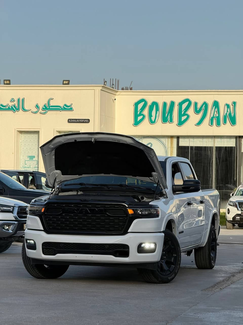 للبيع 🔥 

RAM 1500 BIG HORN LONE STAR 4x4 ⭐️ ( 2025 )

رام 1500 بگ هورن لون ستار فول مواصفات (مواصفات اللارامي)

الحادث : شبه كلين ✅🔥 ( خشم البنيد بارد + الجاملغ بارد فقط 🔥 بدون تبديل بدون صبغ ) وين ما يعجبك افحص 🛂

ايرباك دركه + دشبول فقط ✅ هذا ضرر السيارة الباقي كله مكفول 

حتى الدعامية الامامية نفسها راجعة وتوقع شكد الحادث بسيط جداً 🔥

المواصفات : 
- 6 حساسات امامية ✅
- 4 حساسات خلفية ✅
- رادار امامي ✅
- رادارات جانبية ✅
- اشاير بالمري ✅
- لايتات LED ✅
- قبق جنطة كهربائي ✅
- تشغيل عن بعد ✅
- نظام تحذير ⚠️ ✅
- مري كهربائيه ( شفط ) ✅
- منافذ USP / تايب سي ✅
- قطعتين تبريد ✅
- اماكن تخزين كثيرة ✅
- شاشة تسلا ✅
- تدفئه مقاعد ✅
- مقعد السائق كهربائي ✅
- تحديد مسار ✅
- تحديد سرعه ✅
- اطفاء المحرك عند الايقاف ✅ A

وباقي المواصفات المعروفه بالرام  🔥

المحرك : 6 سلندر 3000  توين توربو بقدره حصانيه 420 حصان 🐎 اقوى من الجيل السابق 🔥 مع ناقل حركة 8 سرعات 

1500 SST 🔥

السيارة كاملة وجاهزة من كلشي ✅بدون رقم تترقم جميع المحافظات عدا الاقليم 

#السعر : 330 ورقة 💸 قابل للتفاوض بجزء بسيط جداً 

الشراي يتصل : ***********

مكان السيارة // البصرة 📍

