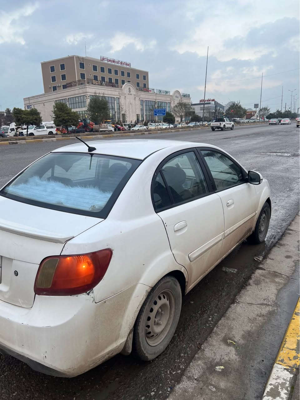 کیا ریۆ مۆدیل ٢٠١١ 
جێ جێ سبوغی هەیە و پێشی کەپسە بە حیزام دەفرۆشم گێر و مەکینە بەشەرت 
سەنەوی نوێیە بە ناوی خۆمە
سعری ٧٨ وەرەقە
واتسئاپ: *********** Singapore
