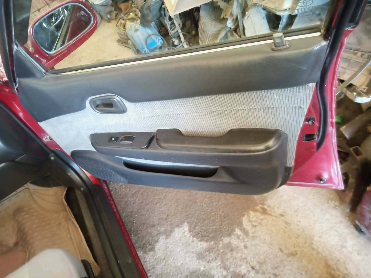 السلام عليكم اخوان : ⚜️⚜️
* تويوتا كورلا محور للبيع موديل  94 *
السياره بأسمي /  مشىروع وطني /

* تخم تاير 
* كهربائيات كلها شغالة  سنتر لوك تفتيح تقفيل جنطة على الريمونت 
* مصبوغة عام للجمالية فقط مكفوله من الضربة 
*صدر امامي خلفي جديد
* دواخل جديدة ( السيارة احلى من الصور )

رقم الهاتف ( ‏‪0781 836 3243‬‏) 

غير متواجد على الفيس اتصال فقط)
العنوان/ واسط_ نعمانية
