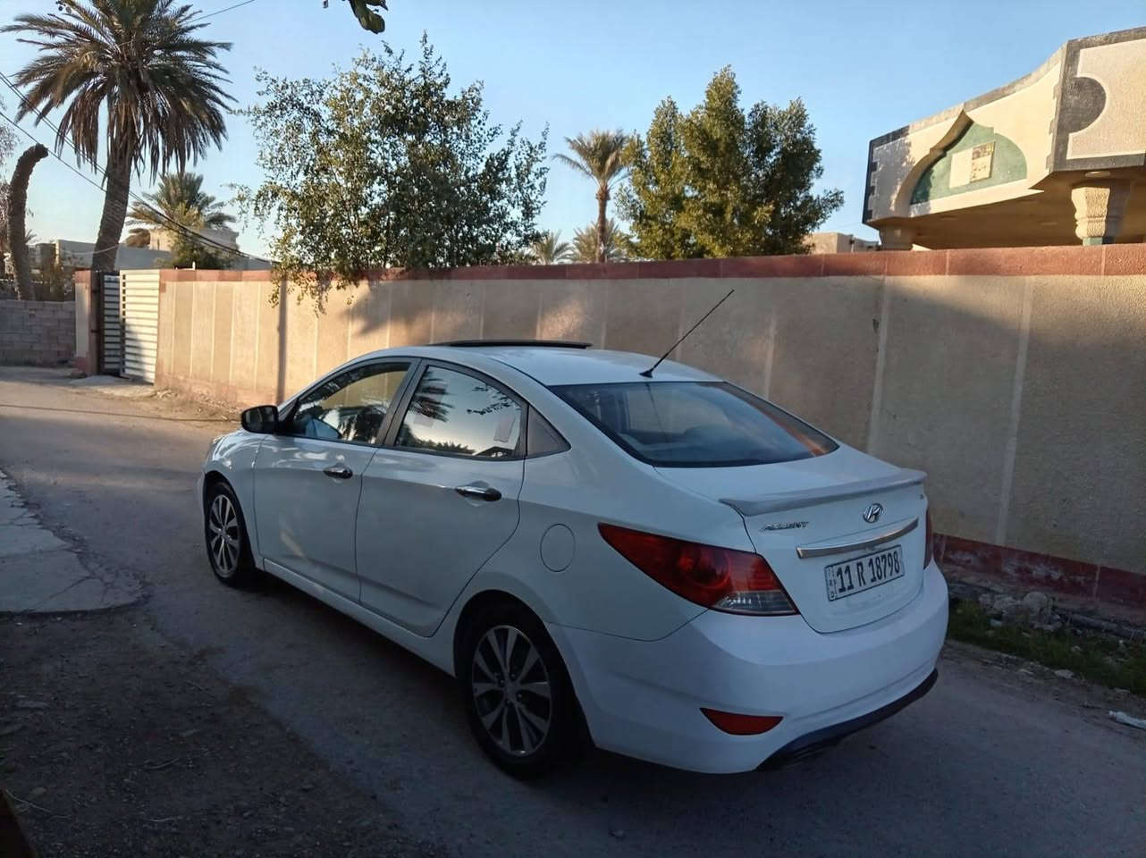 اكسنت خليجي موديل 2014 ماشية/ 141
السيارة بيها قطعتين اثر شخط بدون دواخل مكفولة من الدواخل
السيارة محرك 1600 كير تبريد مكفولات 
ما بيها  اي نقص 
تخم تاير وصدر امامي خلفي جديد 
بأسمي السيارة /عنواني بغداد 
السعر 96 وبيها مجال 
للأتصال ***********
