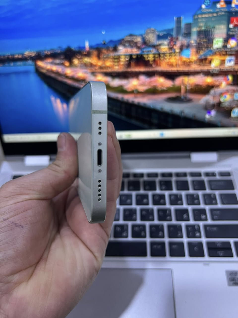 12 عادي
ذاكره 64 
نموذج M تك سيم 
بطاريه 93 
شرط ما مفتوح 
نظيف 
سعر الجهاز 275 
شراي خاص او اتصل 
*********** 
***********
