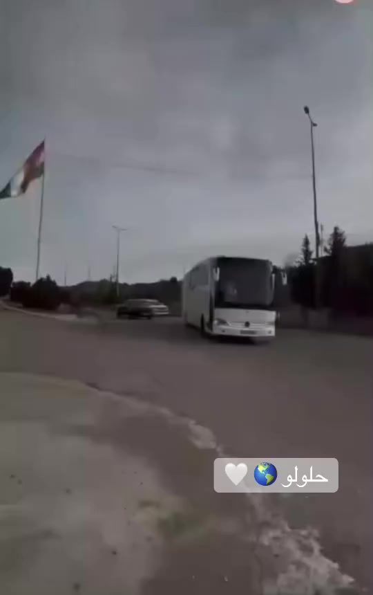 سلام عليكم بسبب الوعود الكاذبه باص ترفكو 2009 اصل للبيع مكينه ٦ كير عادي تبريد زعانف صيني ٥٣ نفر فاتح أربع وياله السياره جاهزه على آخر حبايه مكان السياره بغداد 
لل استفسار :***********
