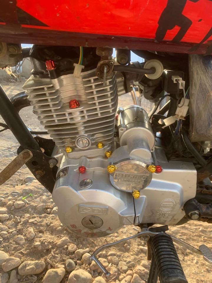 سلام عليكم دراجه للبيع سفان 2021✅
دراجه حلوه تخبل شلعه ومعدل وخير من الله محرك 150نضيف شوفت عينك تايرات جدد  بيه عقل ما ناقصه برغي واحد   مكان بغداد البنوك 💲350وبيها مجال سهله  للستفسار الاتصال على الرقم📞 ***********
