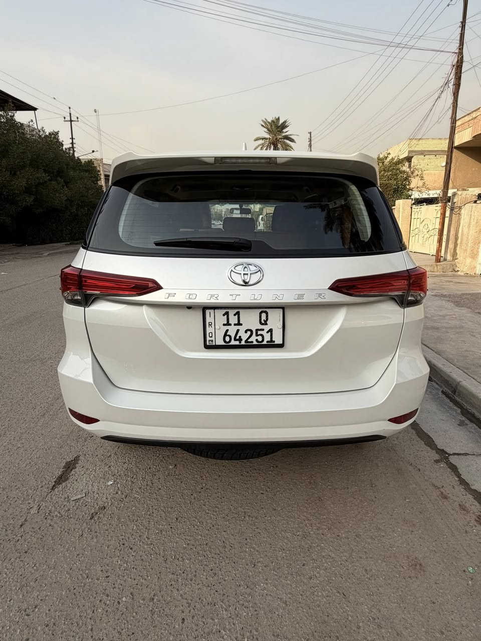 السلام عليكم للبيع تويوتا فورجنر ٢٠٢٤ خليجي فور ويل 
محرك ٢٧٠٠ مكفوله من صبغ او ضربه او بارد 
ماشيه ٢٥ الف كيلو متر 
للاتصال ***********
ملاحظه /؛ يوجد رصعه صغيره بالباب الخلفي فقط
