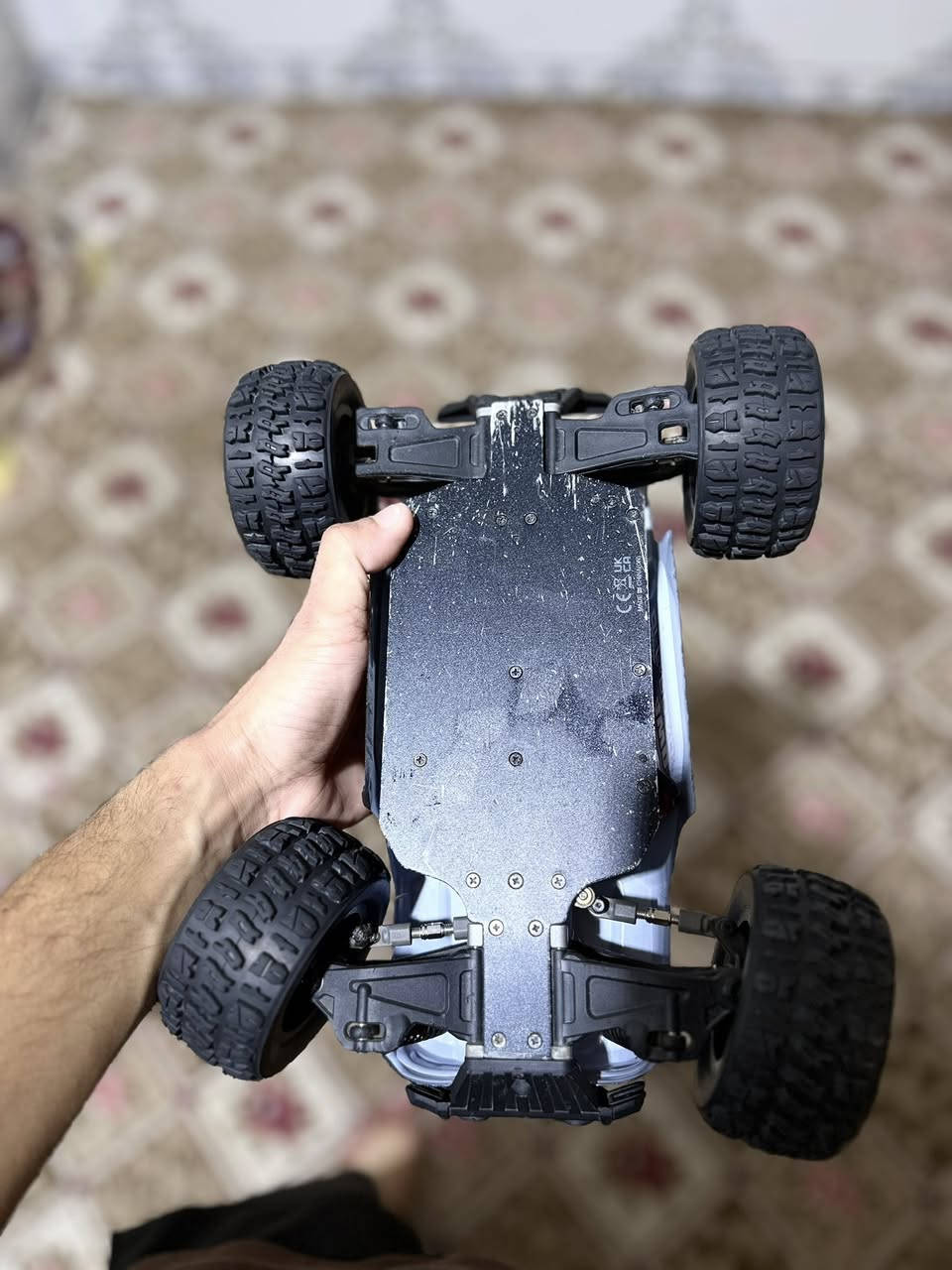 السلام عليكم
سيارة احترافيه هايبر كو غنية عن التعريف مستخدمة 
على وضعه البلادي ممبدل بيه شي بدون كارتونة ملحقاته  ( كتلوك الشركة /تخم تاير ترابي / شاحنة /مفك نتات ) فقط ذني سعره 100 قفل قفل قفل مع احترامي للناس الطيبة الفكريات و يدور مال موتة خل يعبر المنشور للتواصل *********** توصيل متوفر
