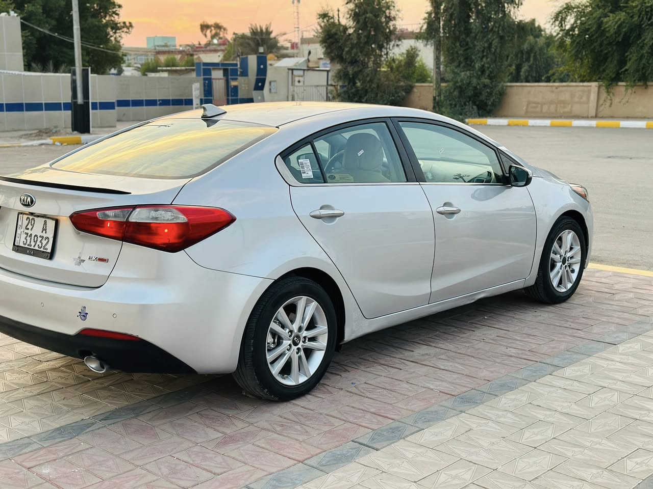 السلام عليكم سياره كيا فورتي أمريكيه للبيع موديل 2015 رقم واسط حره تحويل مشروع وطني الرقم الدولي ضررها تبديل جاملغ أمامي صبغ بنيد وصبغ الهلال الخلفي محرك ٢٠٠٠ شاشه كاميرا تحكم جهتين مرايات شفط ويل كروم تبريد حداديه السعر 105 ورقات وبيها مجال بسيط للشراي مكان السياره ناصريه الشموخ للإستفسار *********** *********** أرقامي بيهن واتساب
