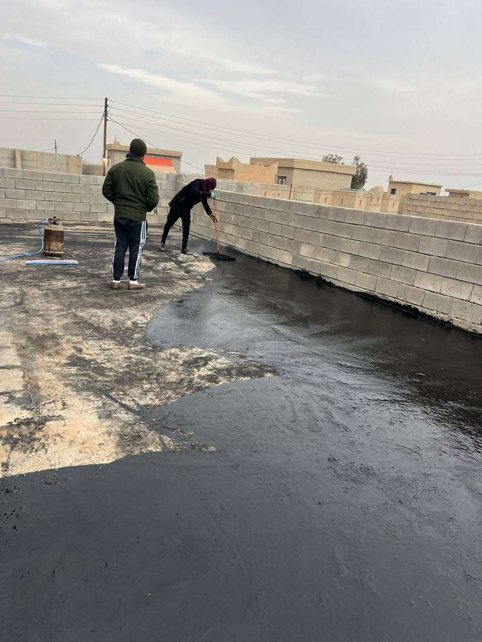 كادر عمل متميز وحسب المواصفات الهندسيه المطلوبه
تطبيك السطوح شتايكر واعاده الماستك القديم 🔵
تشمل 🔵 تنضيف السطح. وفرش طبقه فلانكوت وطبقه زفت
نايلون زراعي اردني  درجه اولئ 1*1🔴
عوازل. فلين او فوم  حسب الطلب 🔵
ماستك فحص مختبري 🔴 
للتواصل. ‏‪***********‬‏
