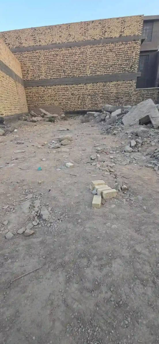 قطعه للبيع مساحه 121ونص طابوصرف سندمفروزباسمي خدمات كامله حله حي العسكري مقابل استوديوهمسه مسافه 150 متر عن شارع 30 ملاحضه ترهم مراوس ببيت بلديه اوبيت في حي النصراوقرب الساده ابوخطه ***********
