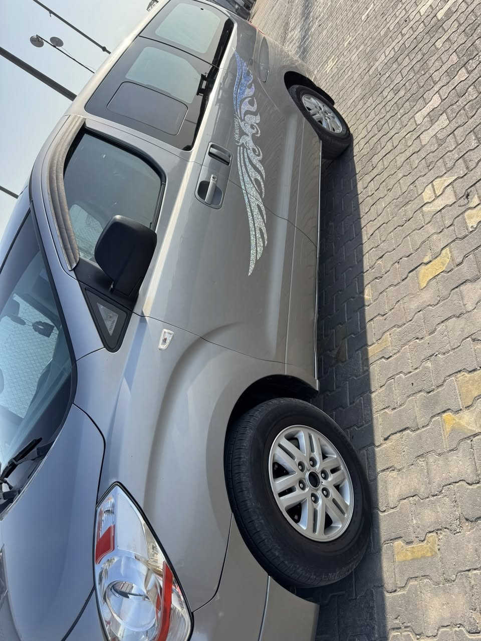 سلام عليكم ستاركس 18 دبلو البيع مكينه نص بنص سياره بسم سنويه2030 مصفره ضريبه وهيئه سياره فقط ظربه بل مدكر المامي شبر وطخه بدوسه خفيفه بيه صبق بكوريه قطعتين وانه ماكفل صبق سياره جاهزه مكينه وكير كفاله كهرباىيات تبريد تدفئه  شرط سياره جاهزه من طول لطول سعر 235 وبيه مجال نشاء الله  مكاني  البصره الهارثه كرمت علي ستفسار ***********
