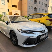 للبيع كامري موديل 2024، وارد خليجي وكالة عبد اللطيف فئة GLE Hybrid فول...
