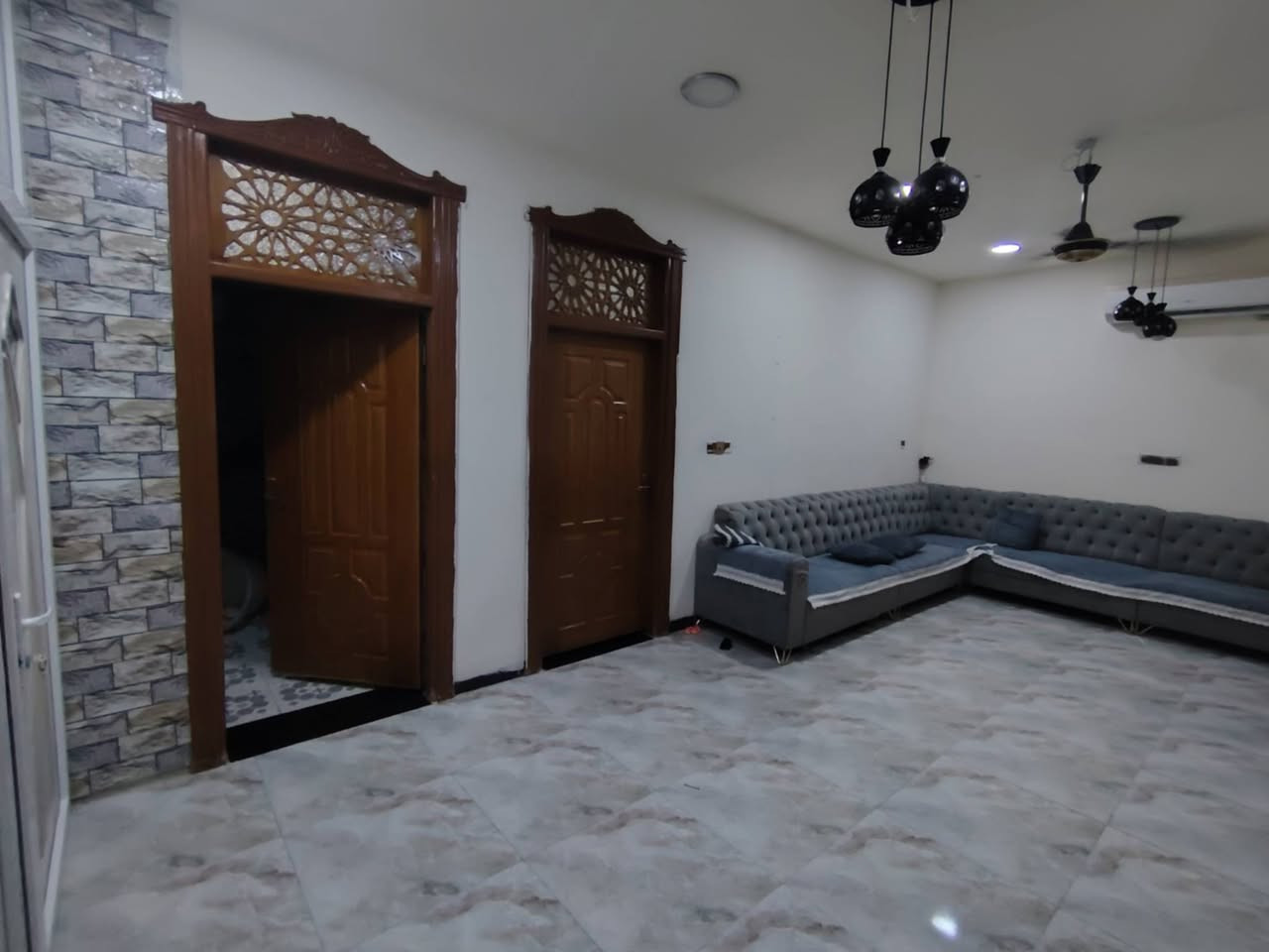 للبيع بيت
موقعه حي الصحه 

خلف المدهش 

طابو زراعي ٢٥ 

المساحه ٢٨٠ متر واقع حال 

ركن على شارعين 

مساحه بلسند ٢٥٠

سعره 300 وبي مجال 

بنائه طابوق
مطبخ هول صاله غرفه نوم وغرفه مجمع صحيات جوه
فوك ٣ غرف نوم وغرفه مجمع صحيات وكلدور

***********
