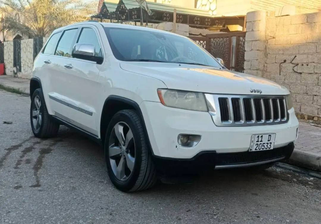 جيب لاريدو للبيع السعر ١٤٥ السياره جاهزه وبدون ضرر رقم بغداد دولي مكينه وكير شرط تدفئه تبريد شغال مكفوله شواصي وتكم ولغود  فقط طخه بسيطه بجاملغ الامامي بدون داخل قطعتين كلير وقطعتين صبغ  سياره جاهزه من كل النواحي للتواصل ***********
