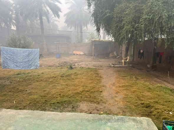 يالله السلام عليكم يعلن مكتب الخبير للعقار عن وجود دار مساحته (1000)متر طابو زراعي سند25تحويل مباشر باسم المشتري
موقع الدار طريق الارزك على التبليط مباشرتا
الدار بناء طابوق مسلح يتكون من غرف عدد ثلاثه مطبخ صاله صحيات استقبال 
السعررر 175مليون بي مجال بسيط
***********
