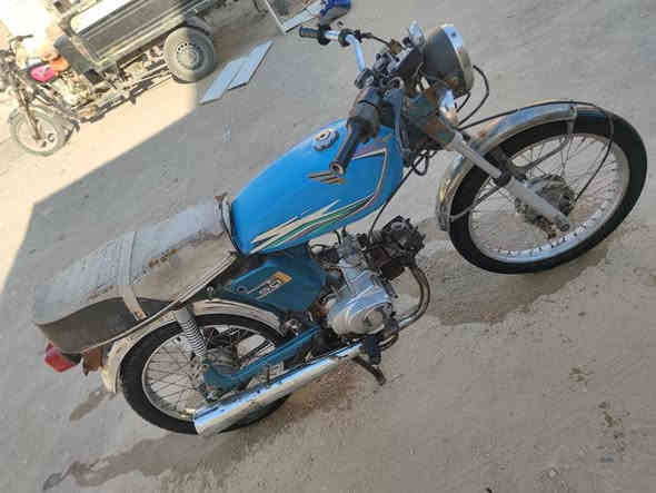 دراجة شهاب كلك للبيع او مراوس بجهاز او اربعه گير

شغالة وتمشي طبيعي بيهة بس الكلج مايعشق فتحته وبعد ماعرف اسوي ابيع عله هالحطة السعر 175 مكاني كربلاء 
*********** كربلاء
