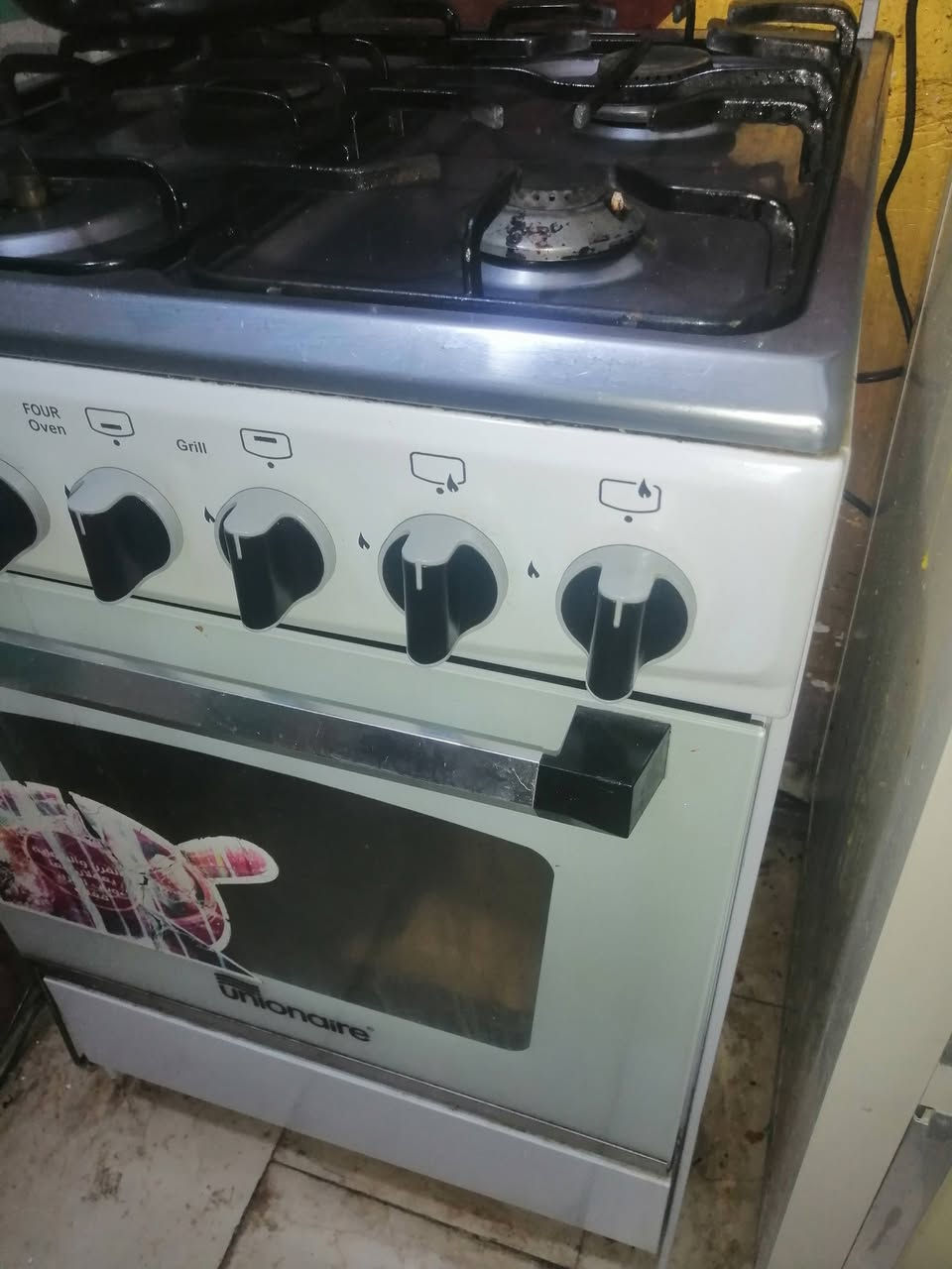 غراض نضيفات للبيع طباخ نضيف ٣٥ وبي مجال قليل وثلاجه ٦٠ شغاله وبيها مجال وغساله تغسل وتنشف ٣٠ نضيفه الاتصال علرقم التالي ***********
