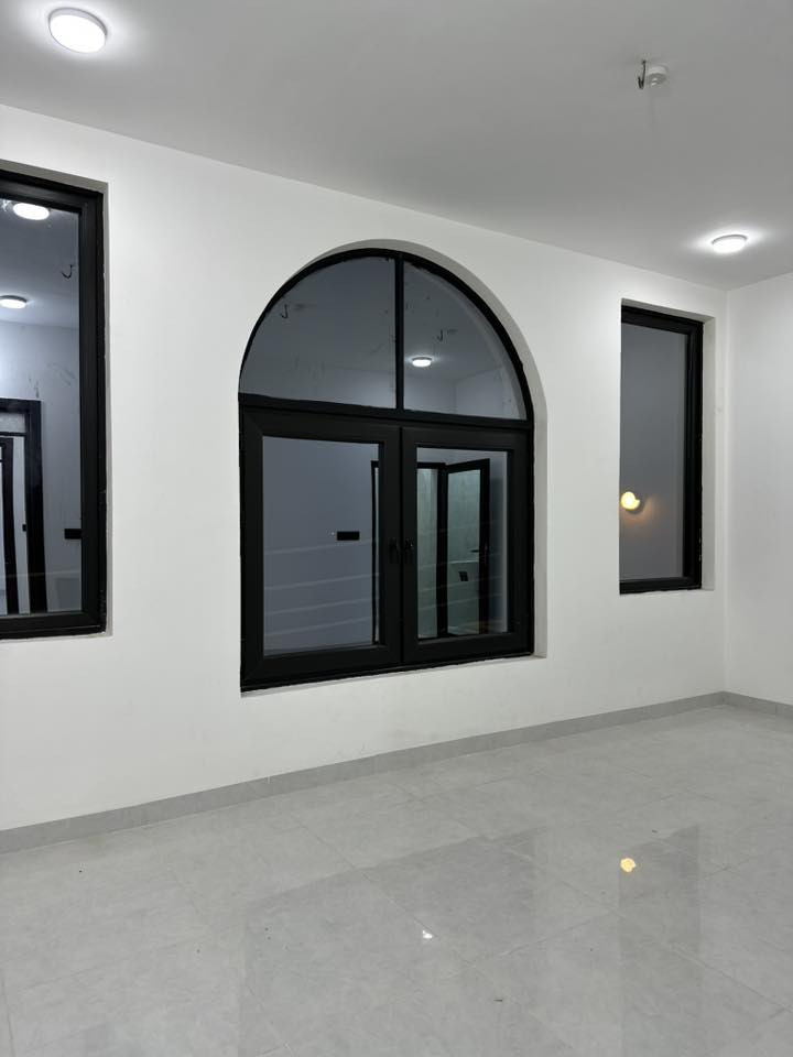 للبيع 
دار٧٠متر ركن مربع طابقين ٣غرف نوم بناء ٢٠٢٥ حي الاطارات كذلك يوجد بطن نفس المواصفات للاتصال***********
