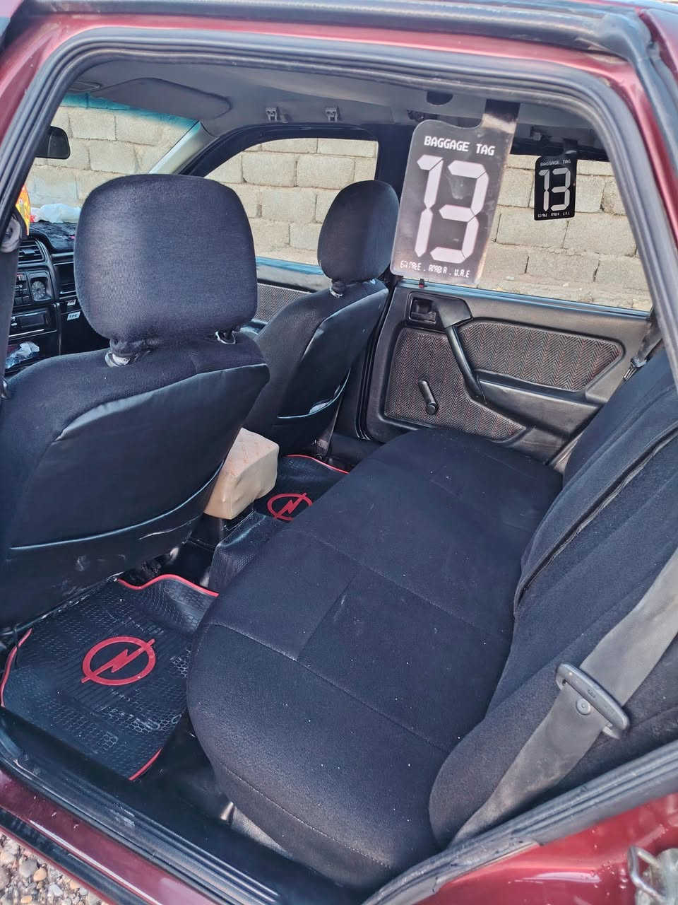 اوبل فيكترا 
موديل 1992
حجم 18 
كير شرط 
محرك شرط 
لا صرف ولا نفخ 
رقم نينوى انكليزي شرط التحويل 
لون ماروني 
صبغ جماليه بدون معجون 
دواير ما مصلحه 
ضوء داخلي شغال 
مسجل شغال بلوتوث AUX 
باتري جديد 
مكان السياره موصل زمار 
هـ اسيا ***********
هـ كورك ***********
