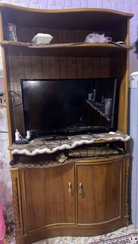 ميز شاشة • جديد • نظيف