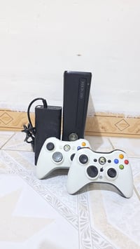 اكس بوكس 360مهكر حيل نظيف يحتوي على 72لعبة قويه ويحتوي على 2جوستك بلاد...