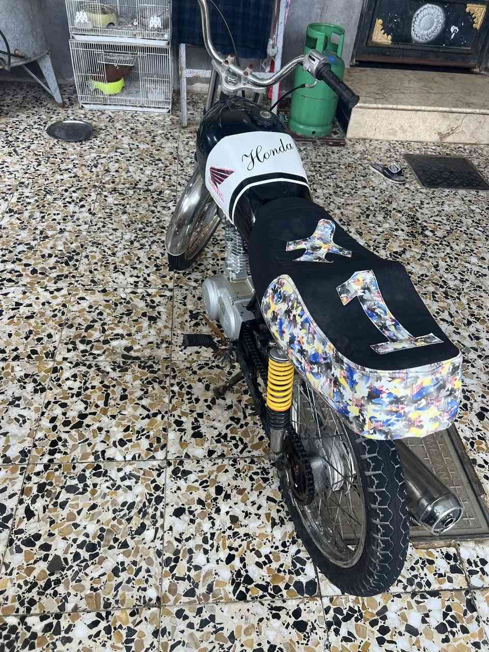 يراني دوات محرك نامه اصلي دراجه كامله ٣٠٠وبيهى مجال مكان حيانيه ***********
