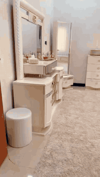 غرفة نوم تركية مستعملة بحالة ممتازة
غرفة نوم تركية أنيقة، تصميم راقي ولمسة فخامة، مستخدمة استخدام خفيف ونظيفة جدًا. 
تضفي جو هادئ ودافئ على الغرفة، مناسبة للذوق العصري والكلاسيك.
تتضمن:
سرير مريح وقوي
دولاب واسع بتقسيم ممتاز
تسريحة مع مراية أنيقة
كومودات جانبيه
السعر: مناسب وقابل للتفاوض
للاستفسار:  تواصل واتساب  *********** او                                 
                                        ***********
