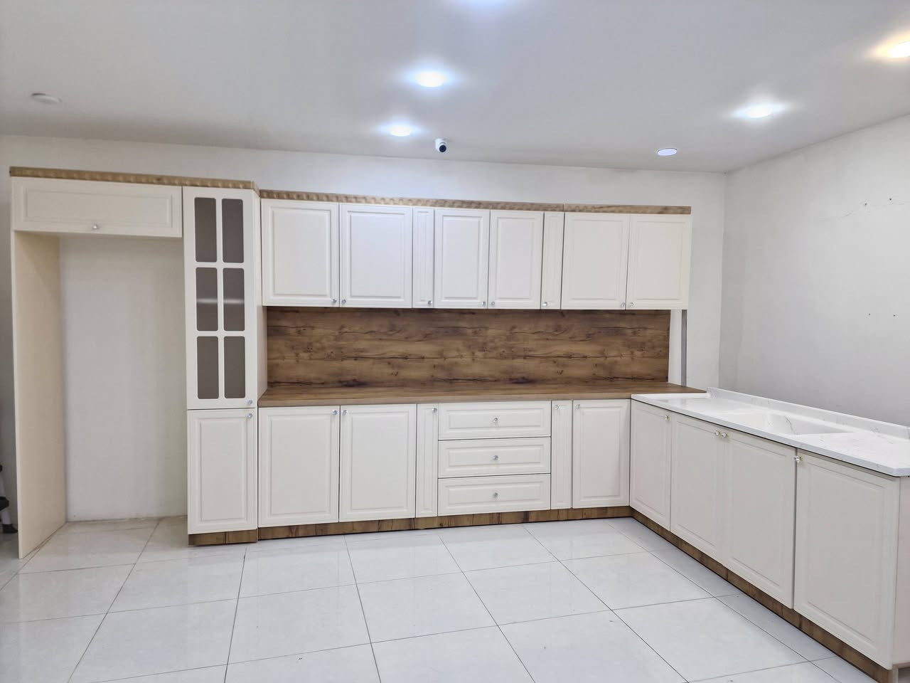 داشکانی تایبەت
سیتی کەوانتەری تورکی باڵۆن پریس
تازەیە هی عەرزی پێشانگایە 
هەتا بڵێیت جوان و تایەت دروست کراوە 
درێژی کەوانتەر (4.45)
درێژی سنگکەی (2.60) 
هەرمەتریک لەم کەوانتەرە تەنها 130$ ئەکە ویت
لە هیچ شوینیک بەو نرخە نیە 
سلیمانی /کانسپکە /گەیاندن هەیە
0772 517 79 19
