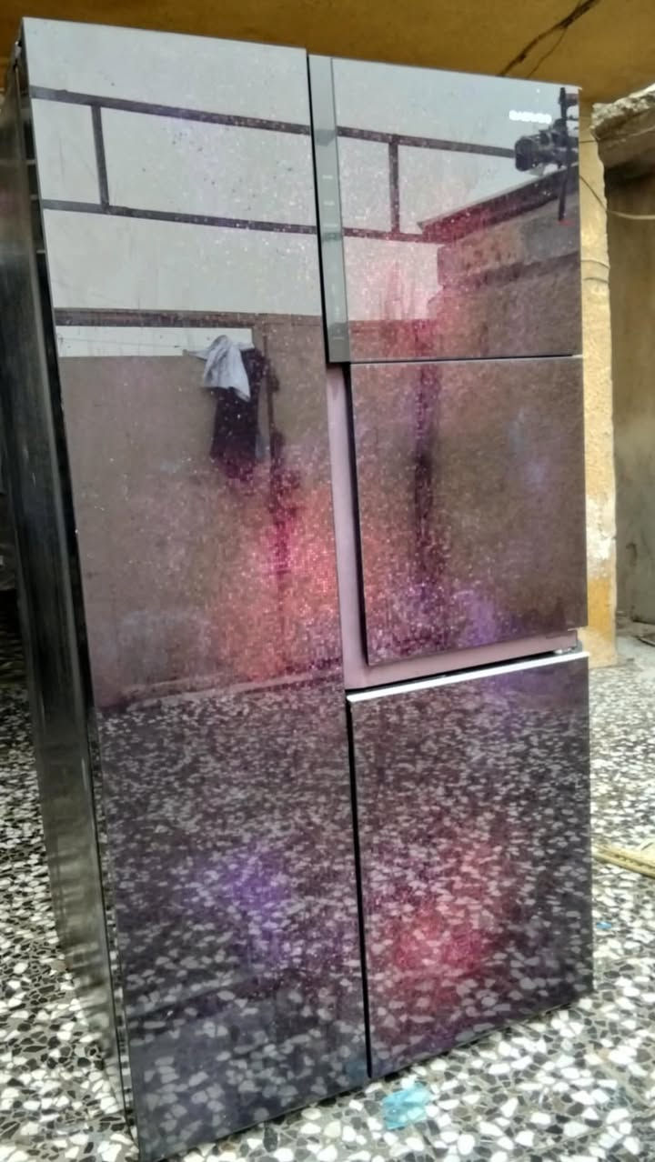 ***********ثلاجه مجمده نفس الوقت نظيفه جدا تجميدها فول سعرها 400 بغداد مدينه الصدر يوجد
