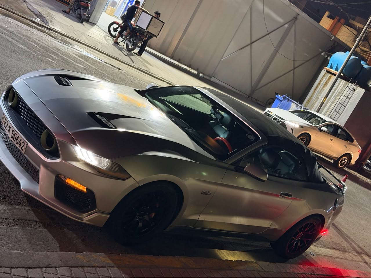 فورد موستنك 2018 كشف  GT  
 8 سلندر فول مواصفات  
ماشيه 53 الف رقم اربيل كلشي جديد لوحات و سنويه و هزه و بيئه و فحص براد كلهن
صدر وتايرات ووياله و باتري كله جديد
حادث امريكا فقط بنيد
السياره بيها بنيد و جاملغ خلفي مع قطعتين تبديل بلاد نفس الون
 بدون دواخل حادثها خفيف 
السعر 150$ ورقه
السياره مكانها بغداد الاعظميه
 *********** بغداد, العراق
