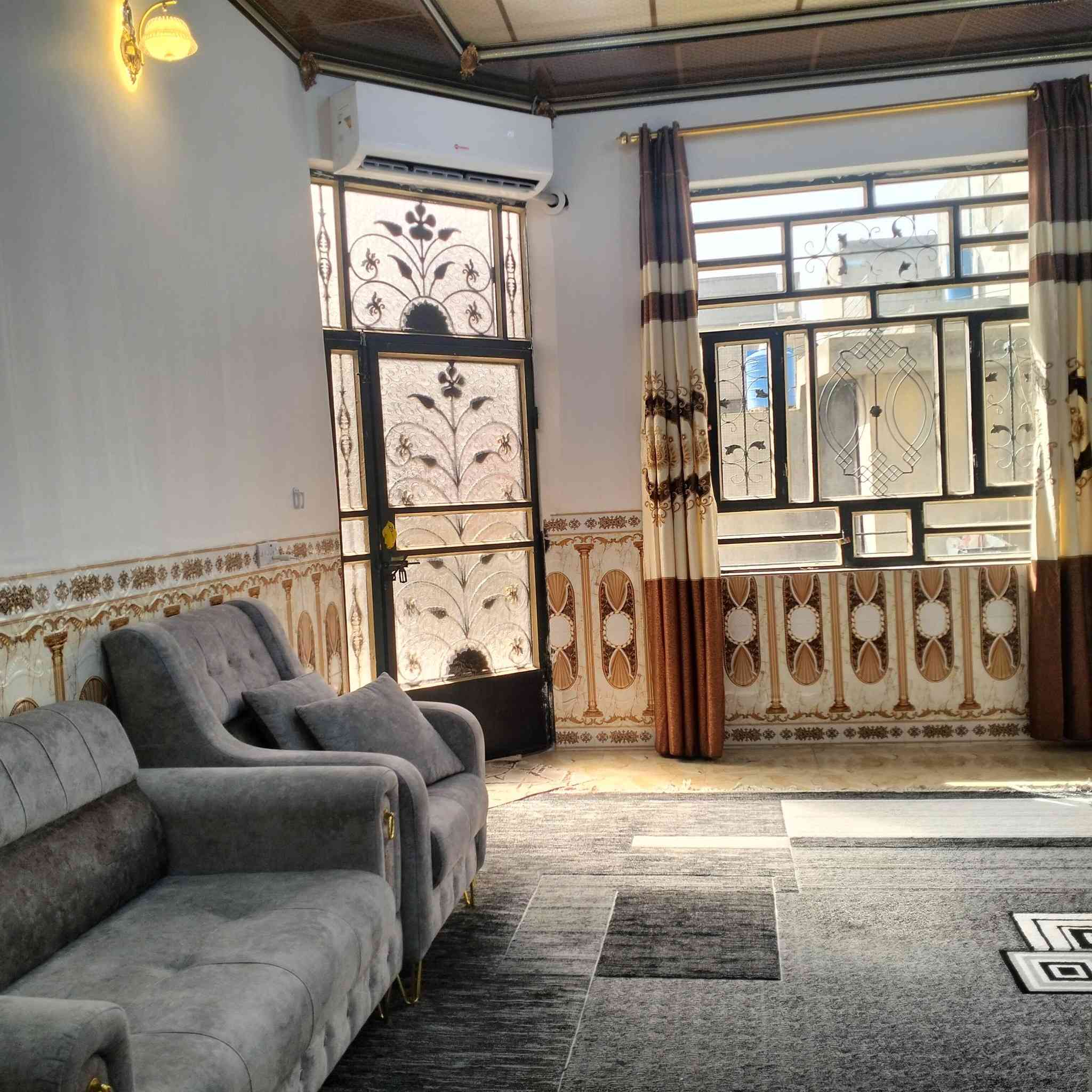 بيت للبيع200 متر مربع خانقين بختياري
شارع العصائب نهاية التبليط
نوع العقار توزيع قيم مقام ومجلس بلدية 
يتكون من 
استقبال 
صالة
مطبخ
غرف عدد2 
حمام
بيتونة 4ب10 
منور
بيت مابي أي نقص فقط يرادلة لبخ للواجهه والبيتونة داخل وخارج ماملبوخ
 بسعر مناسب


**إذا كنت صاحب هذا الإعلان وتريد حذفه لأي سبب، رجاءا أرسل رسالة إلى الدعم الفني**