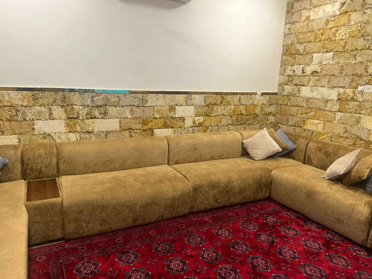 تخم ١٠مقاعد كونر نظيف جدا 
السعر ٣٥٠الف 
مكان الدوره المكيانيك
***********
