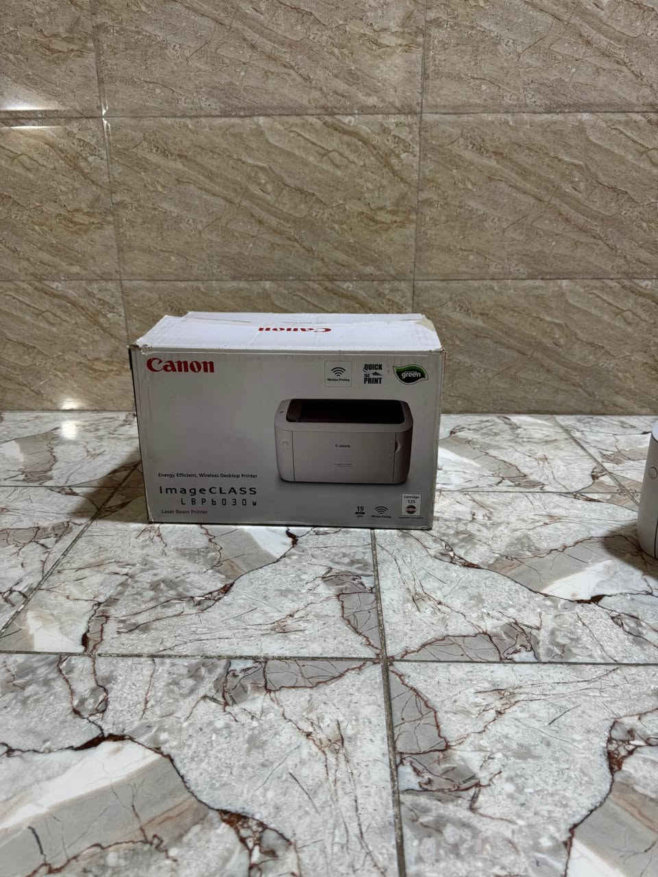 طابعة كانون ليزرية Canon imageCLASS LBP6030w نظيفة جدا وبحالة ممتازة للبيع.
ملاحظة مهمة: الطابعة ليزرية أسود وأبيض وليست حبر سائل، ومميزة جدا لأن حبرها لا يجف وسريعة واقتصادية بطباعة المستندات والبحوث.
المواصفات والمميزات:
تطبع باللون الأسود والأبيض وبدقة عالية جدا.
تحتوي على ميزة الواي فاي الوايرلس يعني تكدر تطبع مباشرة من الموبايل أو اللابتوب بدون وايرات.
حجمها مكتبي وصغير ما تأخذ مساحة على المكتب.
سريعة واقتصادية ومناسبة جدا للطلاب، المكاتب، أو الاستخدام المنزلي.
السعر: 95,000 دينار عراقي قفل.
الموقع: النجف - الكوفة / حي ميسان.
للتواصل والاستفسار يرجى مراسلة الخاص.
طابع بيها اقل من ٨٠ ورقه 
وخلصت شغلي واريد ابيعها النجف, العراق


**إذا كنت صاحب هذا الإعلان وتريد حذفه لأي سبب، رجاءا أرسل رسالة إلى الدعم الفني**