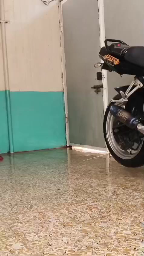 بطح سازوكي باندا محرك مكفول دراجة حلوة عوزهة ترتيب خارجي دراجة شما احجي عنهة قليل جيب فيتر وياك وتعال افحص لا مفتوح ولا نضوح ولا صوت ولا شي دراجة حلوة تخبل مال ونسة سعر 1700 بيهة مجال للشراي بي خير ويدلل
***********
