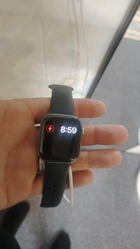 ساعه ابل جيل ١١لون اسودالمنيوم٤٢ملم ساعه نضيفه جدآممستخدم داخل ضمان سن...