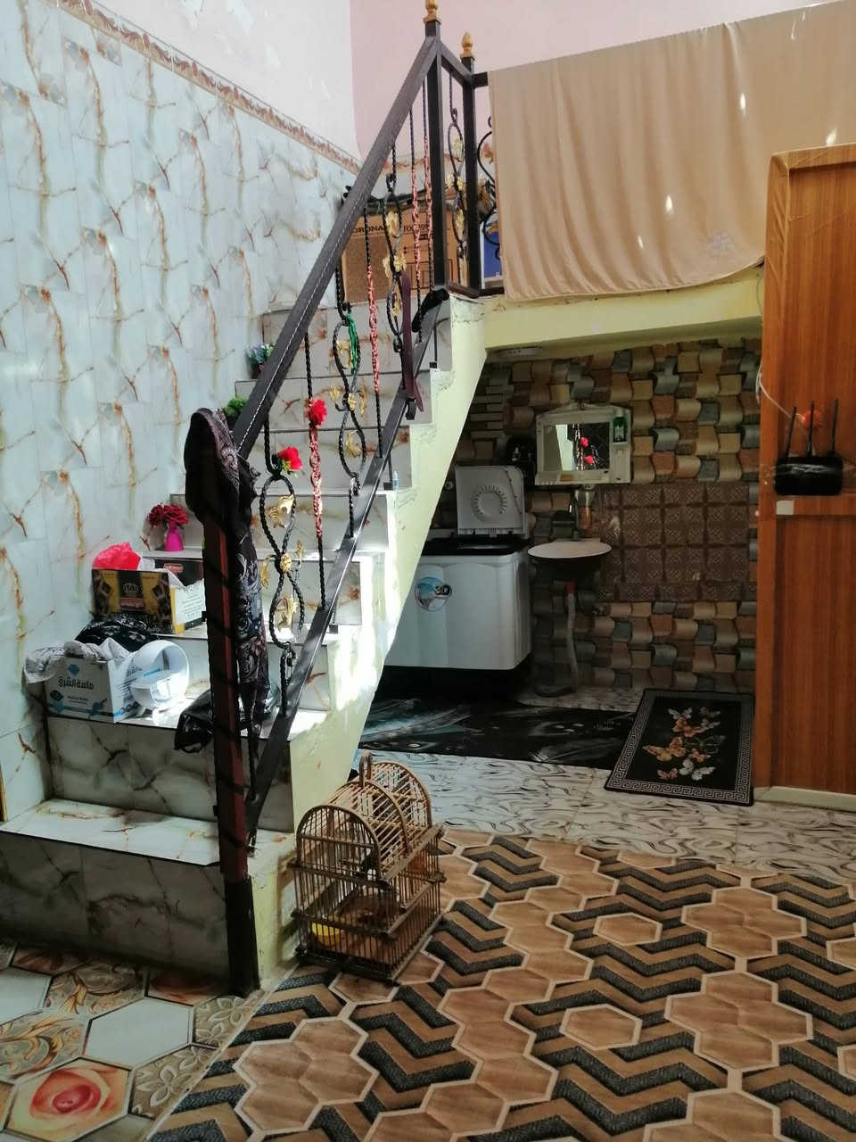 السلام عليكم بيت زراعي للبيع مساحه 240 متر باسمي مداور ثاني يوم مكانه ديوانيه قضاءه الشافعيه قرب البلديه يبعد عن الشارع 150 متر الاتصال على الرقم ما اتواجد على الفيس***********
